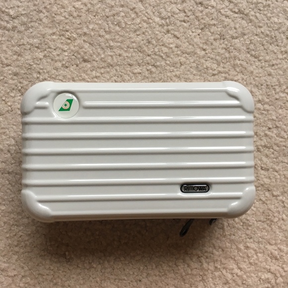 rimowa amenity case